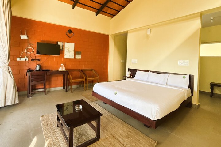 Room 4 of 80