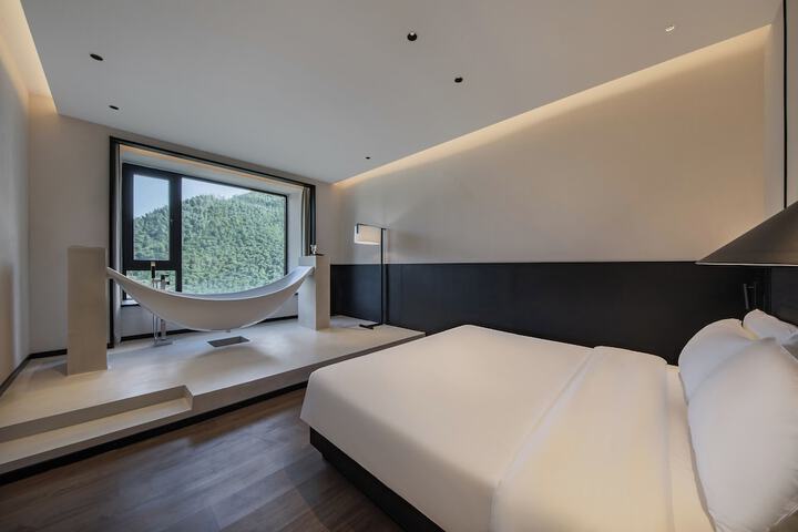 Room 55 of 143