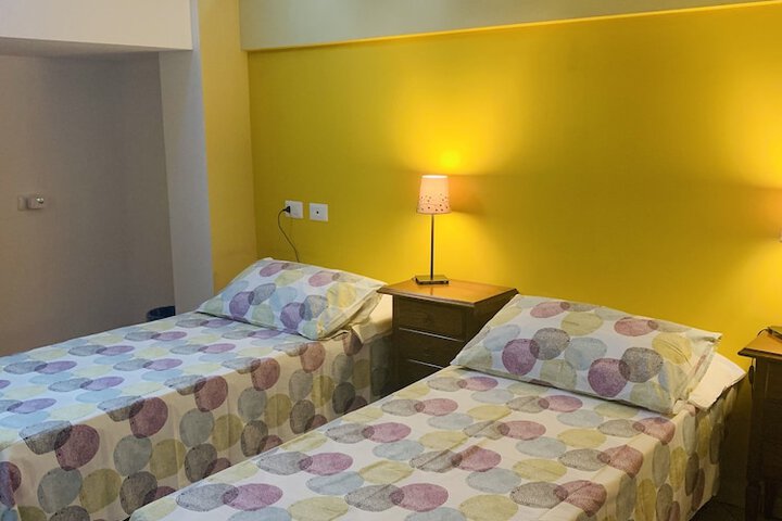 Room 8 of 40