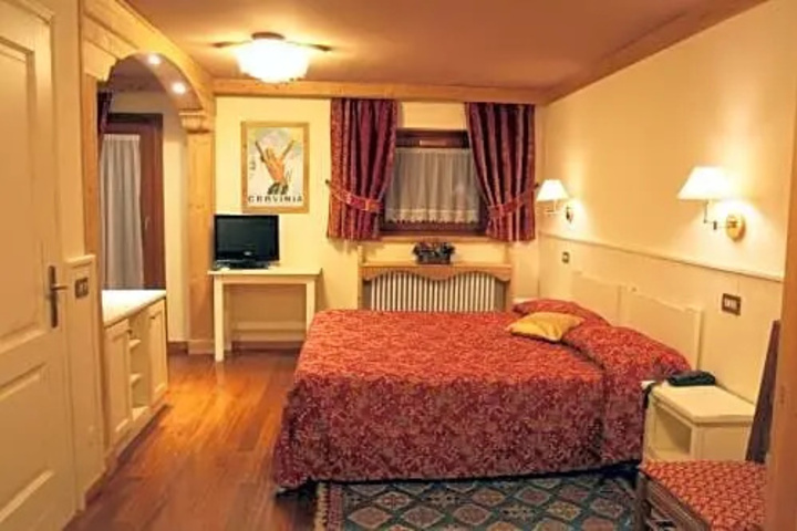 Room 3 of 9