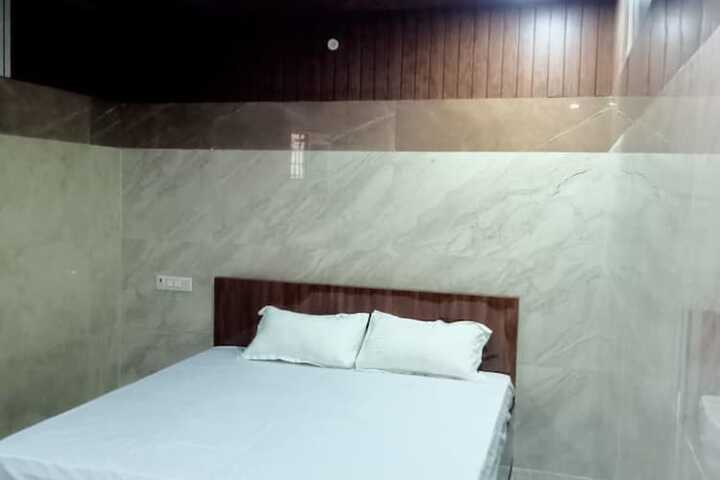 Room 9 of 33