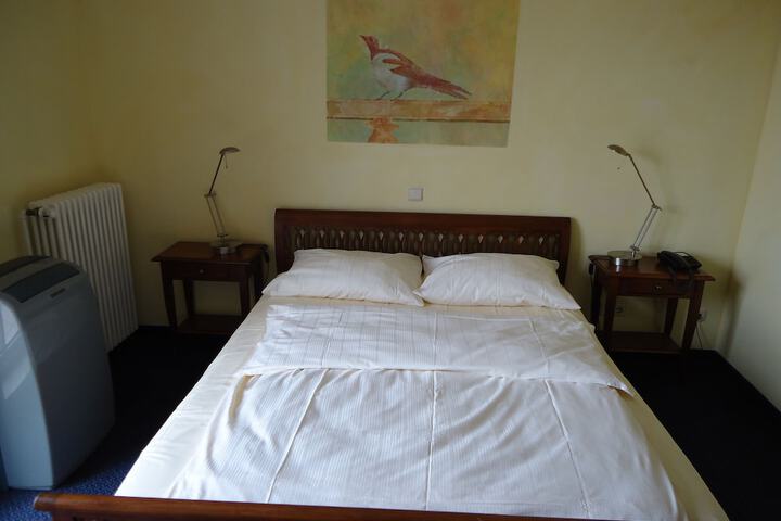 Room 7 of 40