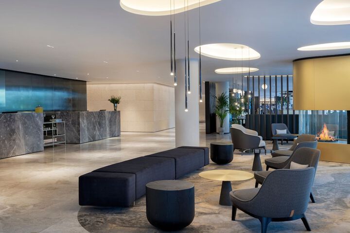 Lobby lounge