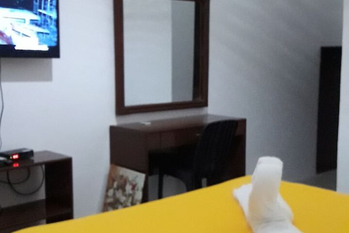 Room 5 of 13