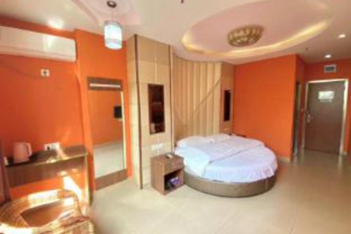 Room 12 of 14