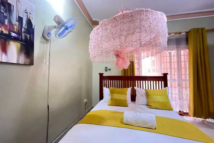 Room 13 of 25