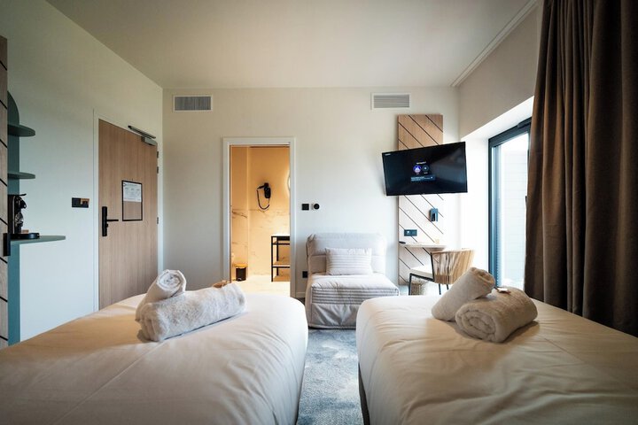 Room 10 of 84