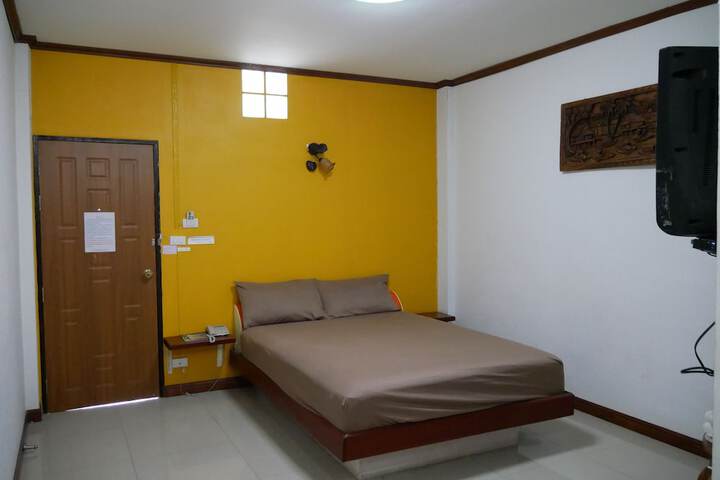 Room 32 of 38