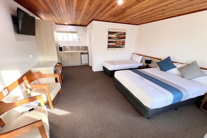 Room 3 of 54