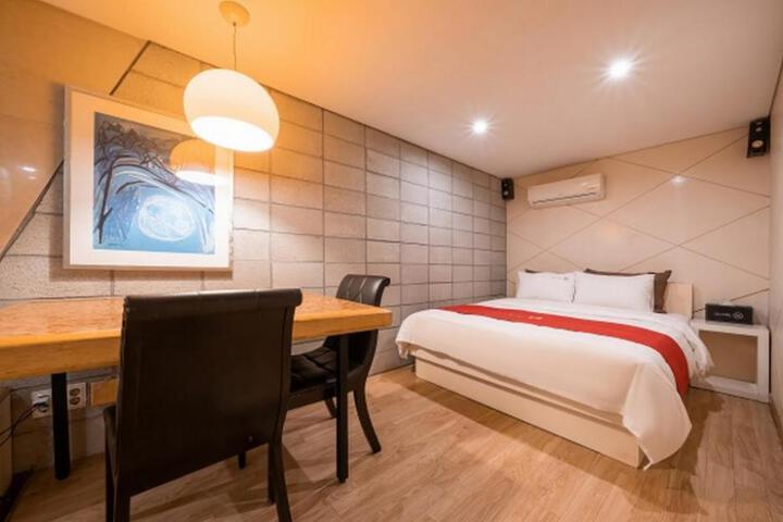 Bucheon (Sangdong) R Hotel