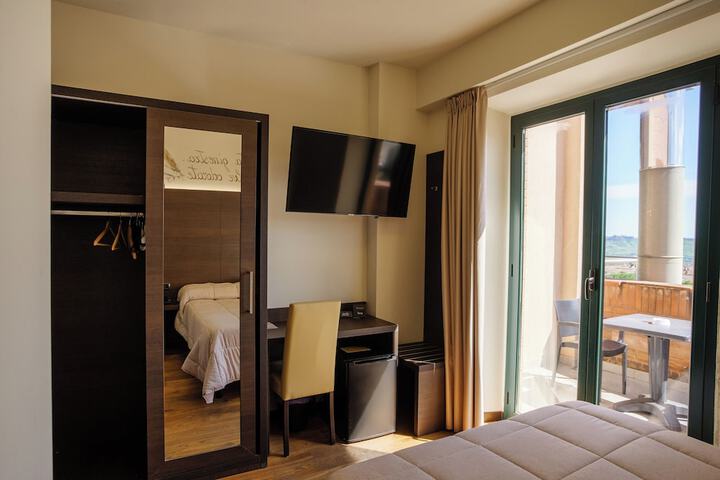 Room 42 of 79