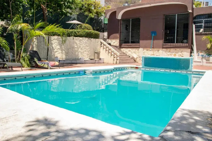Pool 4 of 8