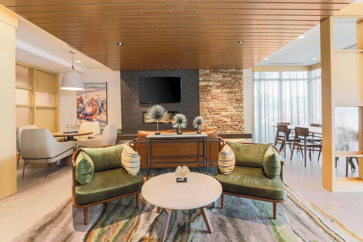 Lobby lounge