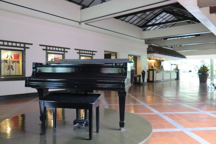 Entrance & Lobby