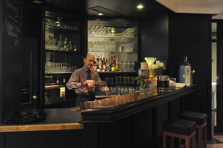 Lounge 56 of 60