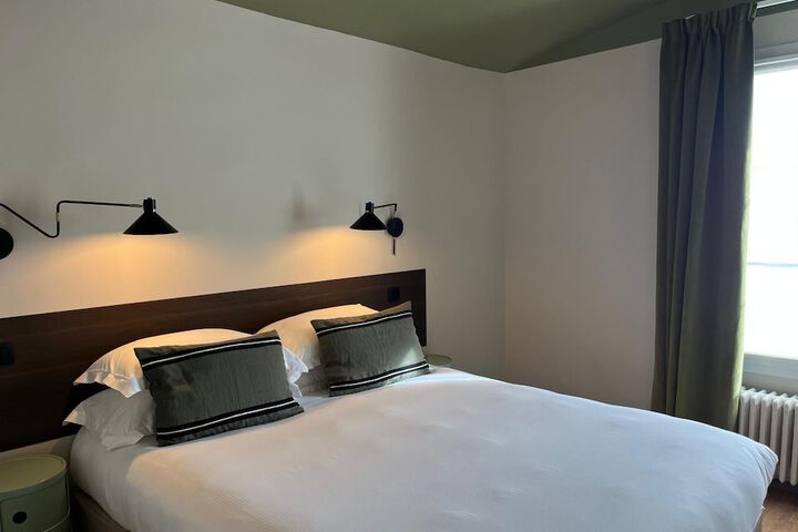 Room 7 of 11