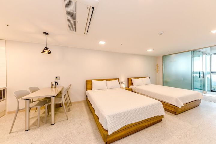 Room 22 of 173