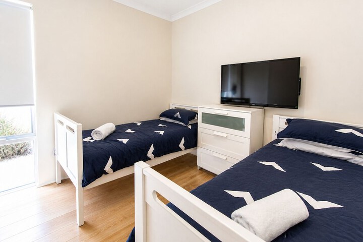 Room 6 of 32