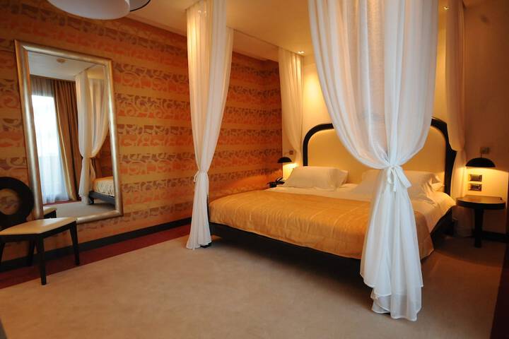 Room 5 of 61
