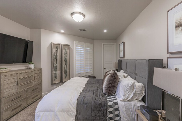 Room 4 of 37