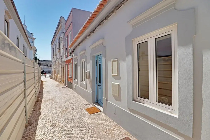 Exterior of Faro Amazing by Homing