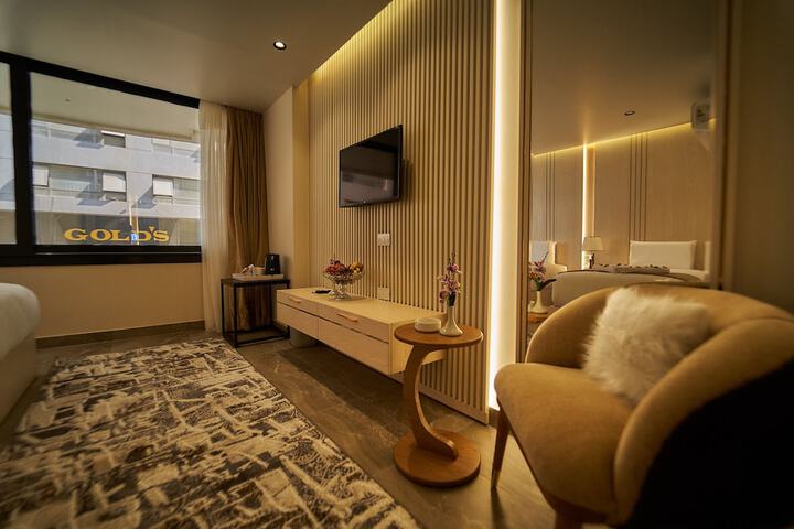 Room 10 of 35