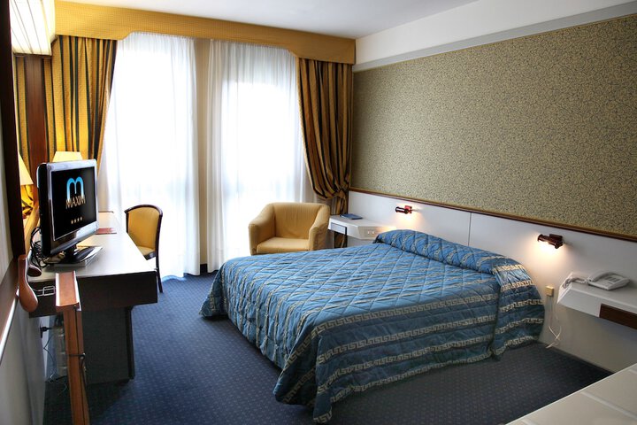 Room 15 of 130