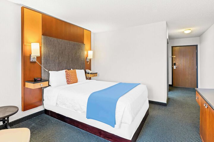 Room 8 of 38