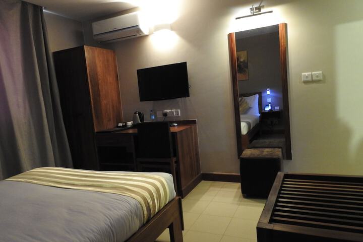 Room 12 of 30