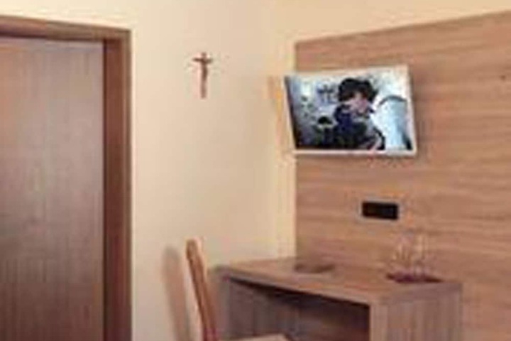 Room 5 of 40