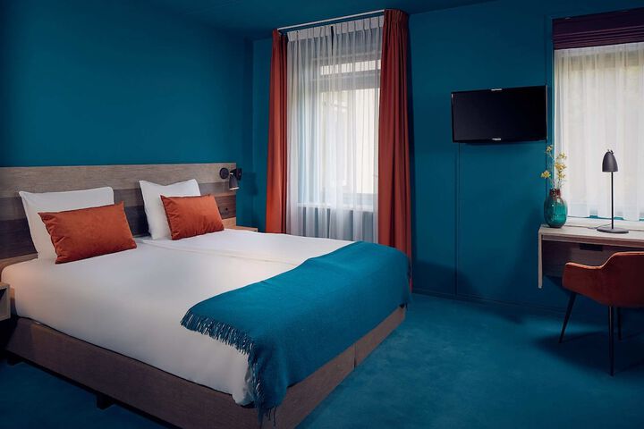 Room 13 of 34