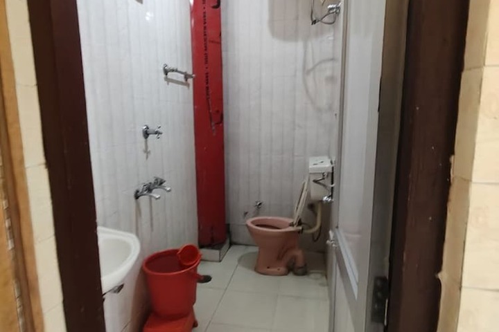 Room 9 of 12