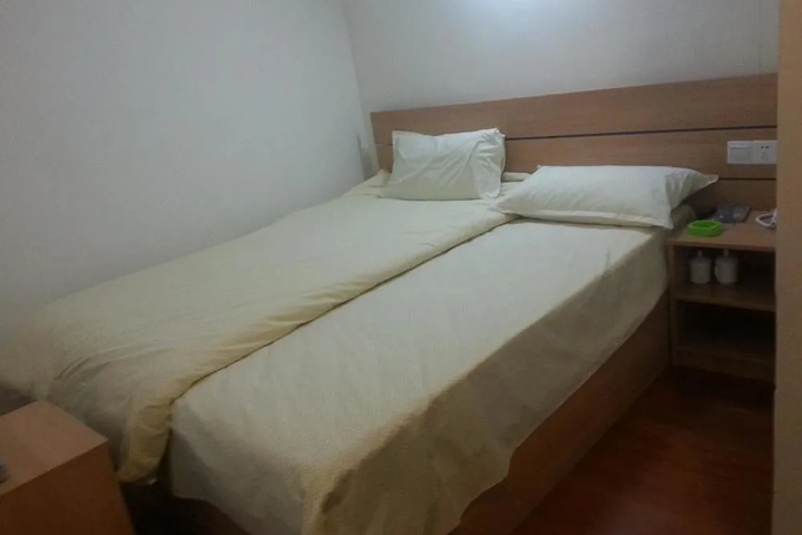 Room 4 of 10