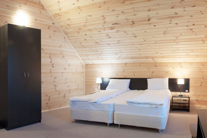 Room 4 of 48