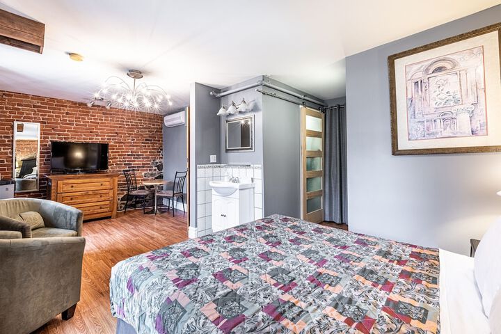 Room 5 of 28