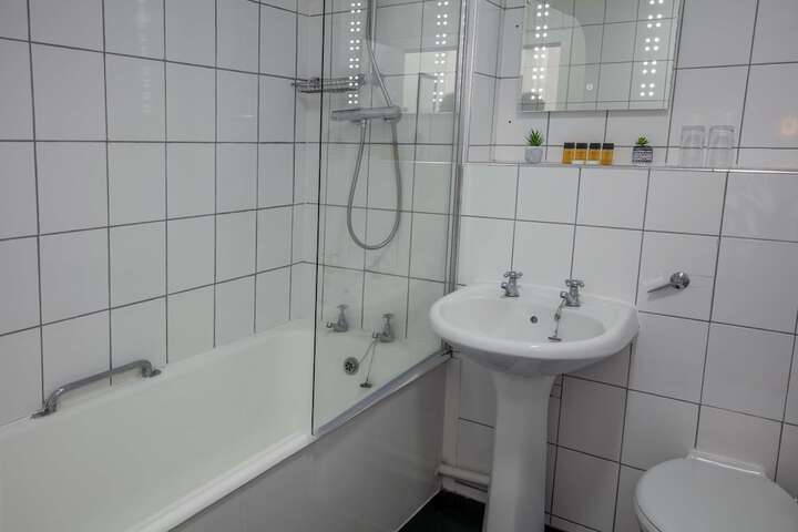 Room 32 of 54