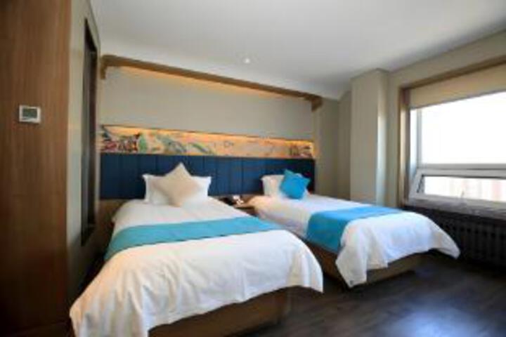 Room 6 of 6
