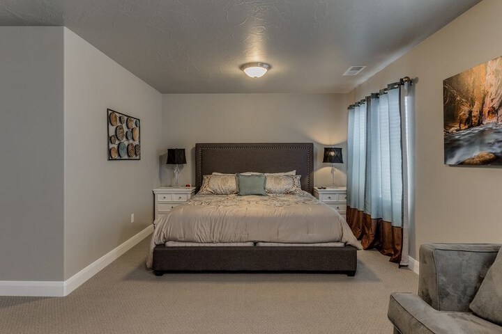 Room 2 of 4