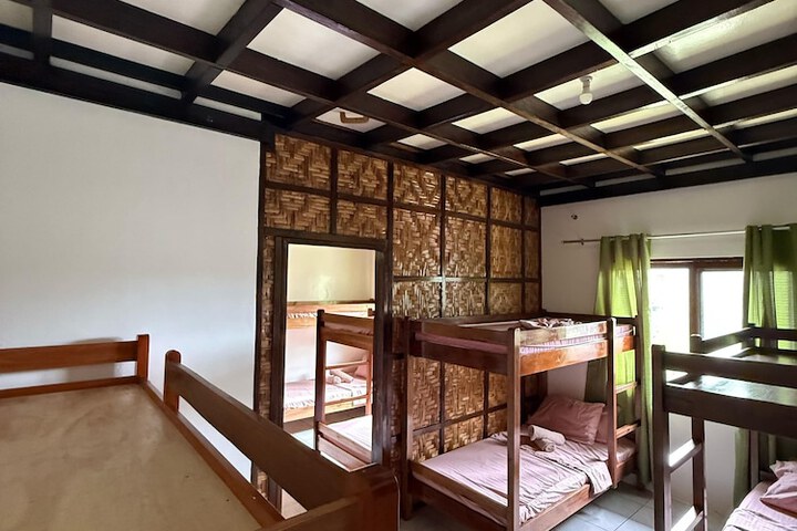 Room 9 of 28