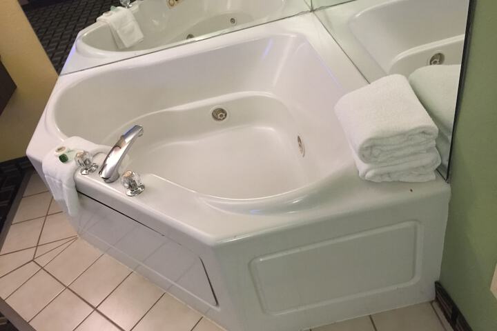 Jetted tub