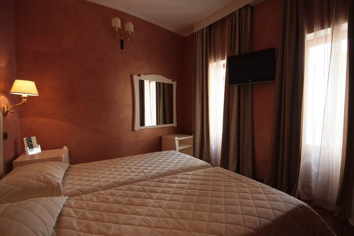 Room 27 of 61