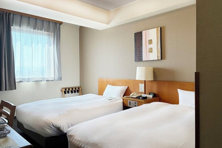 Room 6 of 28