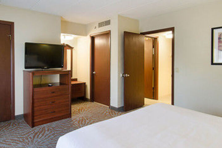 Room 12 of 28