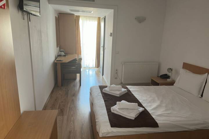 Room 37 of 83