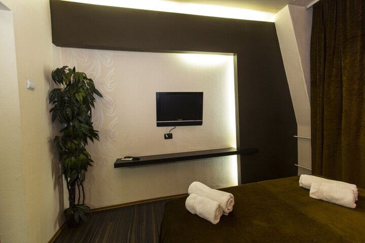 Room 17 of 36