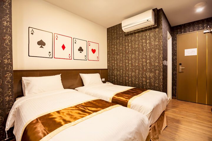 Room 22 of 65