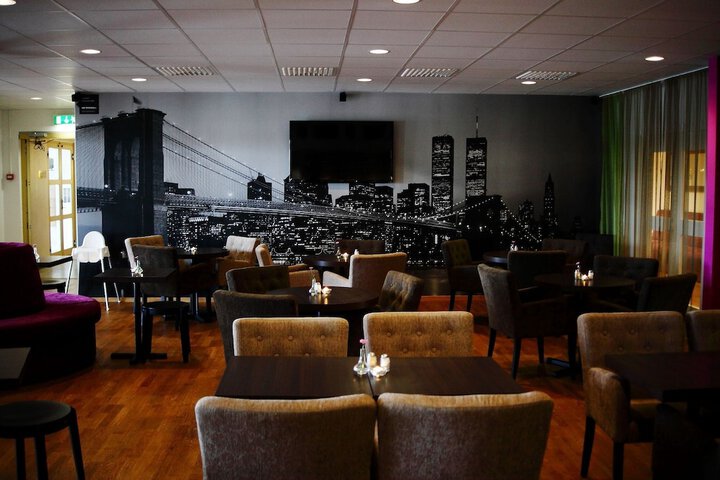Lounge 41 of 46
