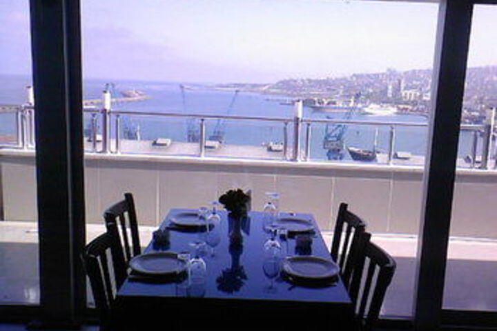 Dining 7 of 15
