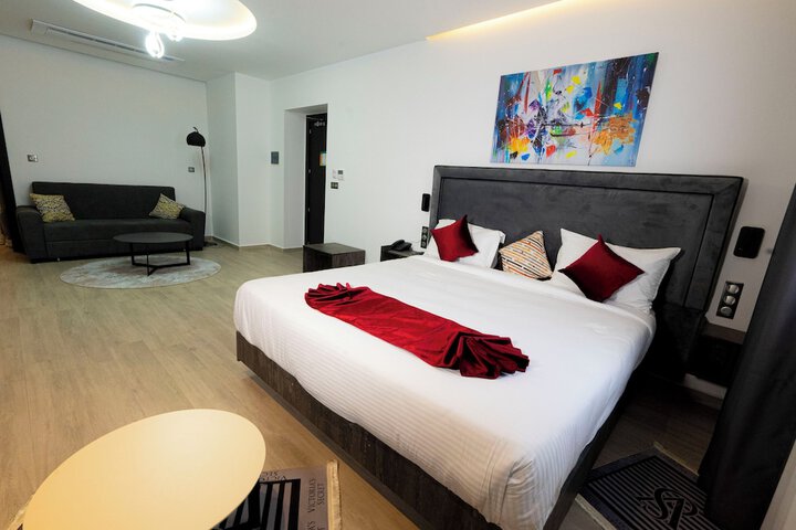 Room 11 of 25