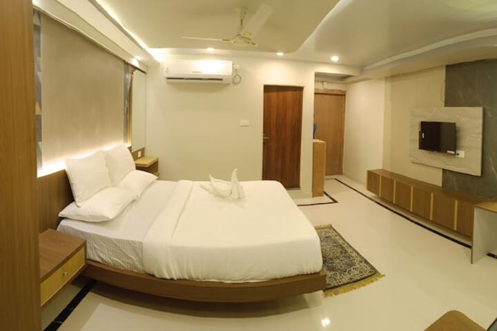 Room 12 of 12